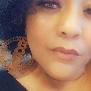 Meet your Posher, Ayoka